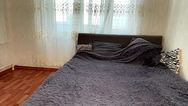 LindyEckland online show from 04-01-26, 01:41