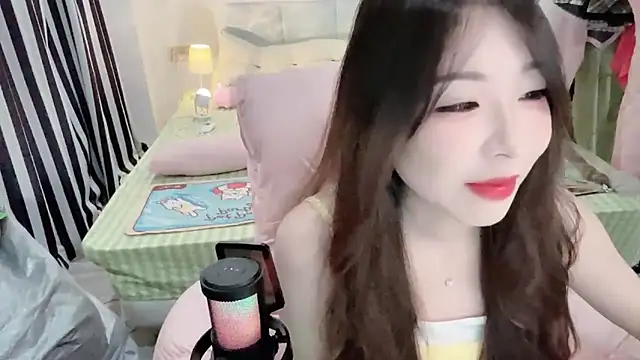 Snapshot of Gardenia-222 chatting on 07-26-26, 10:44 Gardenia-222 online show from 07-26-26, 10:44