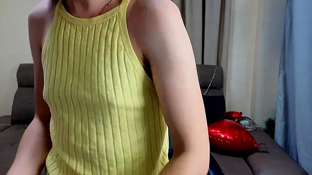 Snapshot of Emilly__Grey chatting on 02-16-26, 07:21 Emilly Grey online show from 02-16-26, 07:21