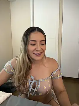 Snapshot of Mariana_gom chatting on 03-18-26, 01:47 Mariana gom online show from 03-18-26, 01:47