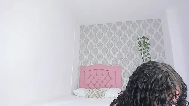 Snapshot of annalise_goerts chatting on 12-18-25, 01:06 annalise goerts online show from 12-18-25, 01:06