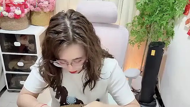 Snapshot of NEWONETO chatting on 05-17-26, 12:34 NEWONETO online show from 05-17-26, 12:34