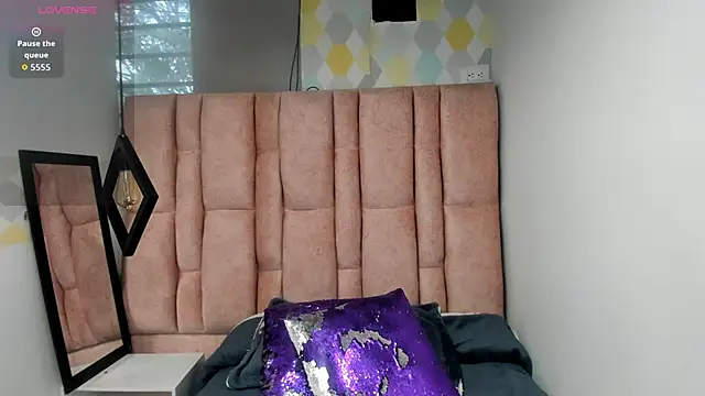 Issa Milf   online show from 03-21-26, 01:26