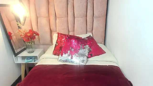 Issa Milf   online show from 07-25-26, 01:30