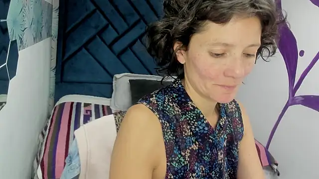 Valery More   online show from 10-28-25, 12:09