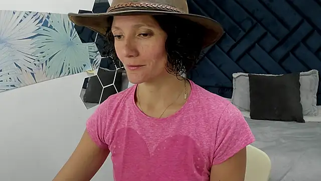 Valery More   online show from 11-21-25, 12:37