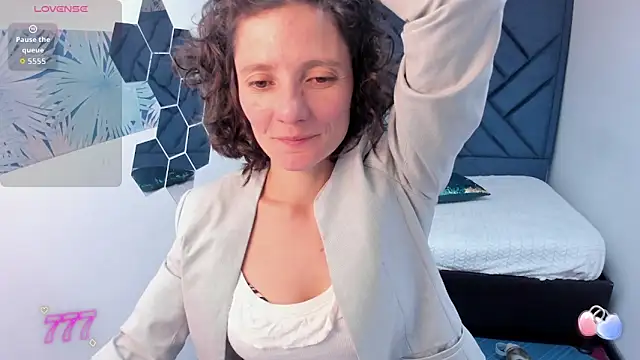 Snapshot of Valery_More__ chatting on 06-17-26, 01:12 Valery More online show from 06-17-26, 01:12