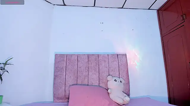 Snapshot of Mila_1wood chatting on 05-02-26, 12:21 Mila 1wood online show from 05-02-26, 12:21