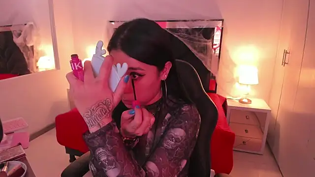 SusanVilla online show from 10-23-25, 07:34