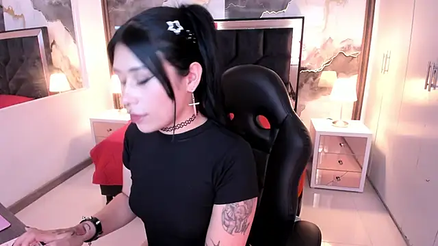 SusanVilla online show from 05-20-26, 07:42