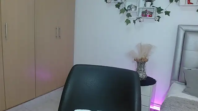 Snapshot of mia_star_2 chatting on 05-05-26, 08:55 mia star 2 online show from 05-05-26, 08:55