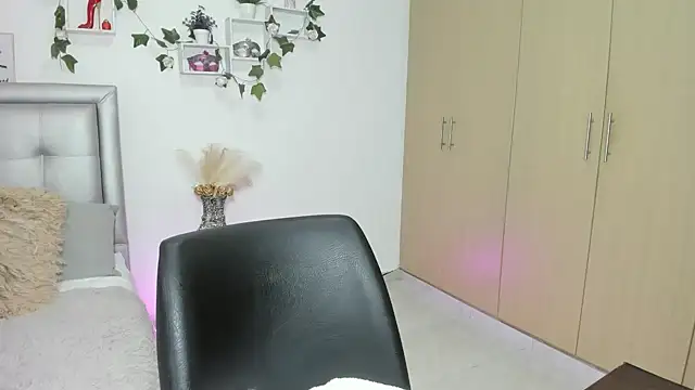 mia star 2 online show from 06-28-26, 11:38