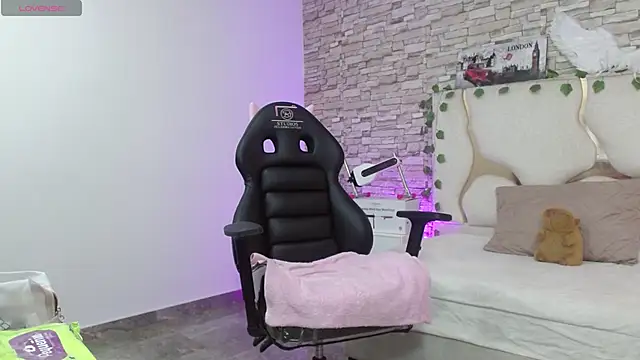 Snapshot of casse_tay chatting on 02-22-26, 03:07 casse tay online show from 02-22-26, 03:07