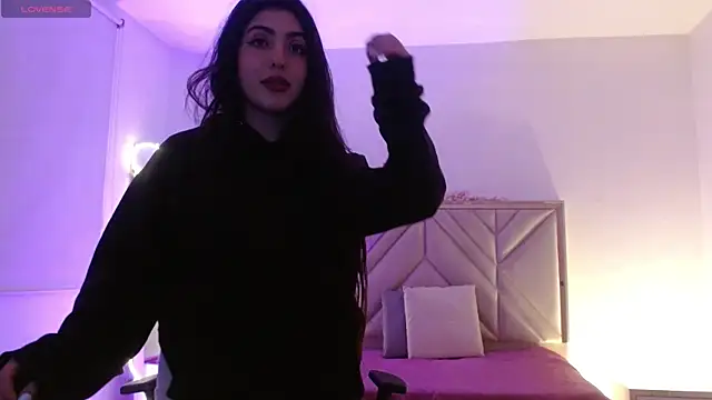 Ixchel tay online show from 11-28-25, 03:20