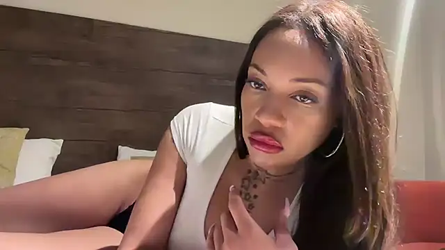 Snapshot of realrockybee1 chatting on 10-07-25, 10:40 realrockybee1 online show from 10-07-25, 10:40