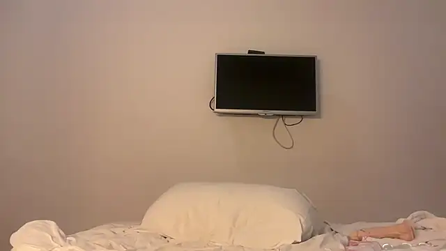 Snapshot of realrockybee1 chatting on 11-08-25, 12:00 realrockybee1 online show from 11-08-25, 12:00