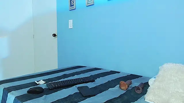 luna hawks online show from 10-24-25, 06:21