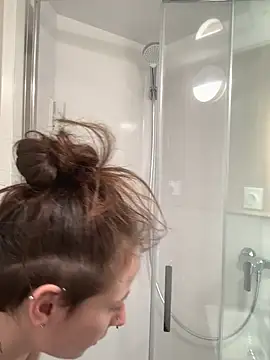 GoldenPussy1329 online show from 03-18-26, 10:29