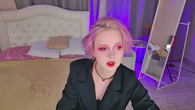 luna son online show from 11-20-25, 06:13