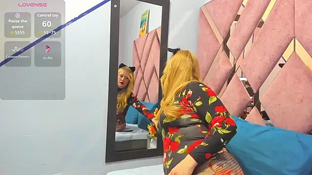 Snapshot of AliceCat_01 chatting on 10-15-25, 12:00 AliceCat 01 online show from 10-15-25, 12:00