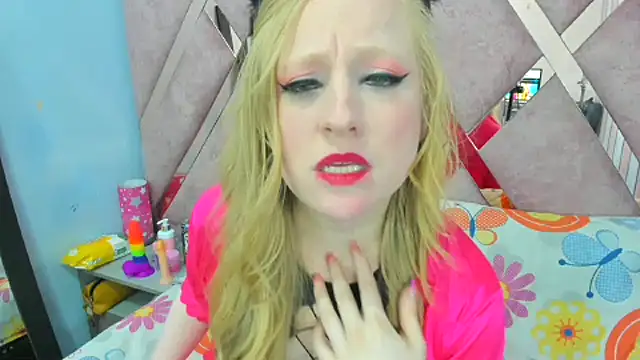 Snapshot of AliceCat_01 chatting on 11-12-25, 10:52 AliceCat 01 online show from 11-12-25, 10:52