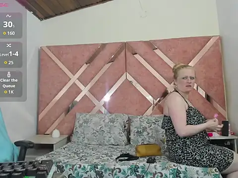 Snapshot of AliceCat_01 chatting on 12-04-25, 07:39 AliceCat 01 online show from 12-04-25, 07:39