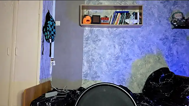 Beeping Creature online show from 11-23-25, 05:13