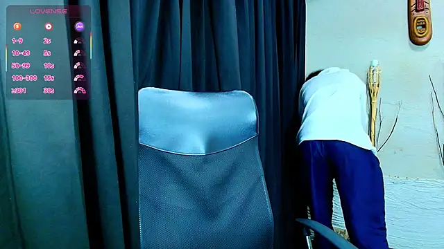 Snapshot of ZackMaye chatting on 10-11-25, 03:06 ZackMaye online show from 10-11-25, 03:06