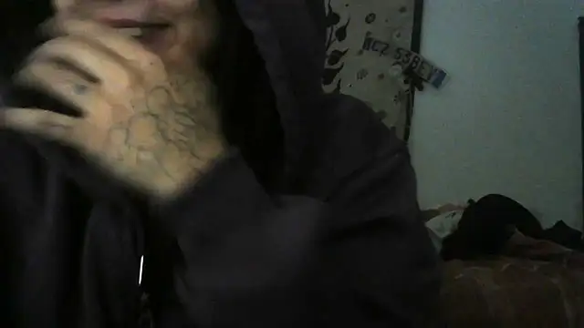 cutiefeet00 online show from 10-08-25, 12:30