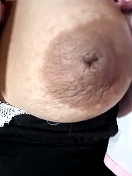 Hotmommax online show from 02-11-26, 09:31