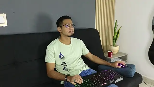 Snapshot of Jaybrown__1 chatting on 10-14-25, 11:22 Jaybrown 1 online show from 10-14-25, 11:22