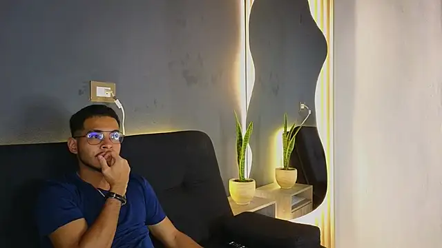 Snapshot of Jaybrown__1 chatting on 10-24-25, 03:36 Jaybrown 1 online show from 10-24-25, 03:36