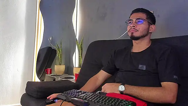 Snapshot of Jaybrown__1 chatting on 10-31-25, 02:29 Jaybrown 1 online show from 10-31-25, 02:29