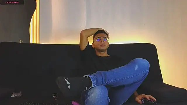 Snapshot of Jaybrown__1 chatting on 11-11-25, 03:17 Jaybrown 1 online show from 11-11-25, 03:17