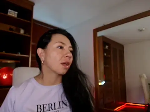 Snapshot of Talia__velvet chatting on 12-22-25, 11:29 Talia velvet online show from 12-22-25, 11:29