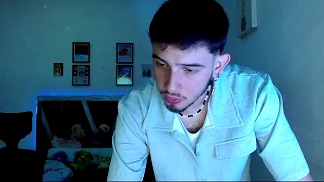 Snapshot of Sebasxxl12 chatting on 05-23-26, 02:06 Sebasxxl12 online show from 05-23-26, 02:06