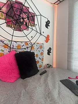 Snapshot of Sussyroxxx chatting on 10-26-25, 05:30 Sussyroxxx online show from 10-26-25, 05:30