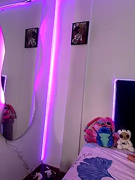 Snapshot of Sussyroxxx chatting on 11-28-25, 05:26 Sussyroxxx online show from 11-28-25, 05:26