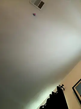 Snapshot of itsthecatchh chatting on 10-19-25, 09:04 itsthecatchh online show from 10-19-25, 09:04