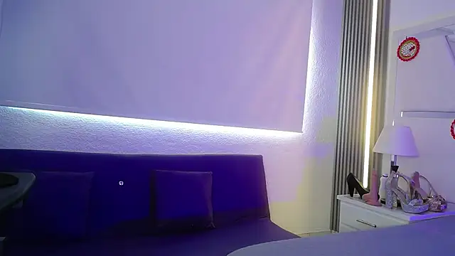 chloe  Jones  online show from 12-18-25, 12:55