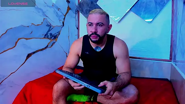 Snapshot of isaac_franko chatting on 10-12-25, 09:47 isaac franko online show from 10-12-25, 09:47