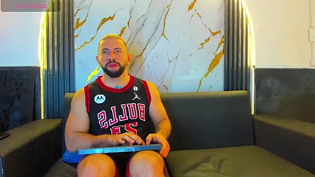 Snapshot of isaac_franko chatting on 10-15-25, 01:33 isaac franko online show from 10-15-25, 01:33