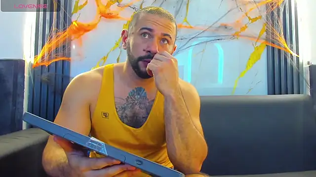 Snapshot of isaac_franko chatting on 10-21-25, 08:53 isaac franko online show from 10-21-25, 08:53