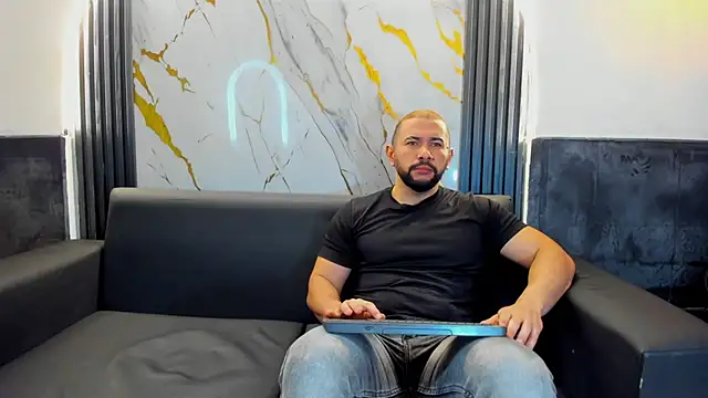 Snapshot of isaac_franko chatting on 11-17-25, 09:20 isaac franko online show from 11-17-25, 09:20