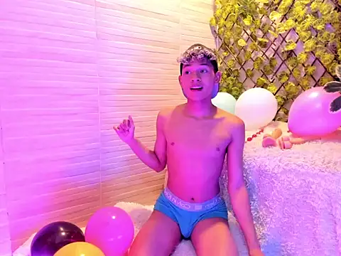 Snapshot of Sammy_Millers chatting on 12-22-25, 08:39 Sammy Millers online show from 12-22-25, 08:39