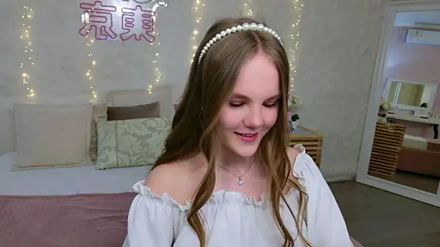 Lili Lohan online show from 04-18-26, 05:00