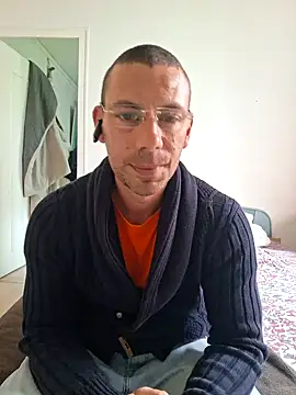 Snapshot of iveleche0987 chatting on 10-12-25, 10:14 iveleche0987 online show from 10-12-25, 10:14