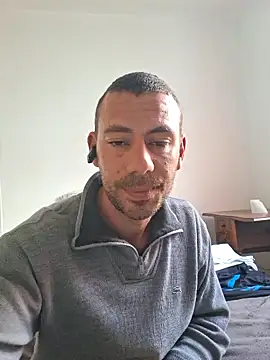 Snapshot of iveleche0987 chatting on 10-26-25, 12:33 iveleche0987 online show from 10-26-25, 12:33