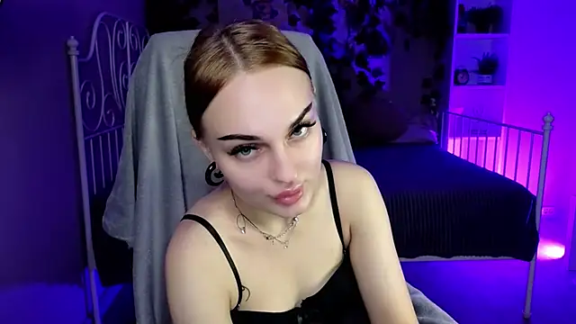 Snapshot of emlymur chatting on 10-17-25, 10:29 emlymur online show from 10-17-25, 10:29