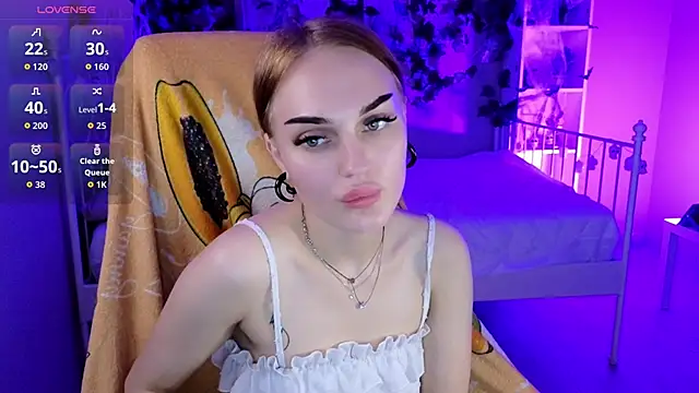 Snapshot of emlymur chatting on 10-26-25, 04:35 emlymur online show from 10-26-25, 04:35